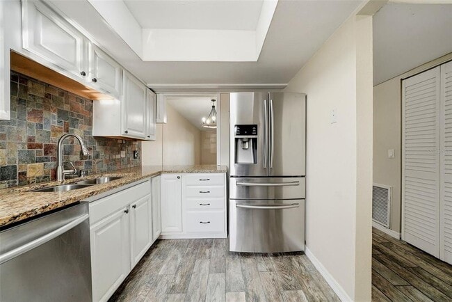 Building Photo - 3821 N Oak Dr