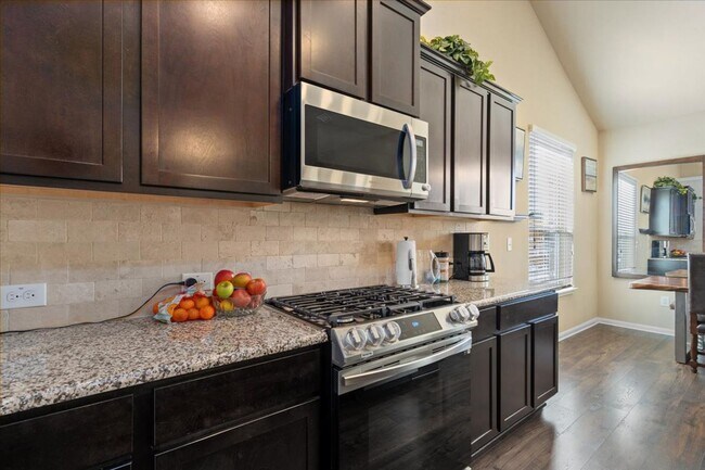 Building Photo - Spectacular 4 Bedroom, 3.5 Bath, Corner Lo...