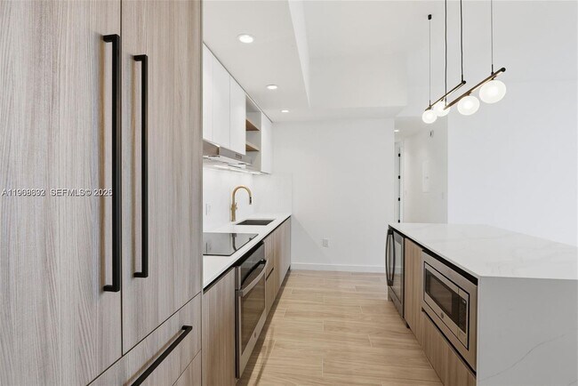 Building Photo - 3900 Alton Rd