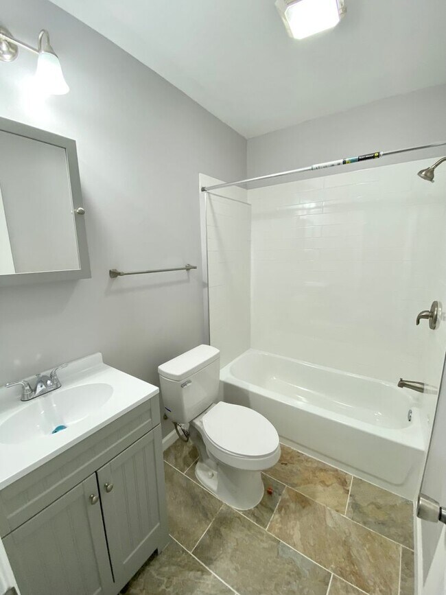 Building Photo - Beautifully Renovated 3-Bedroom Townhouse ...