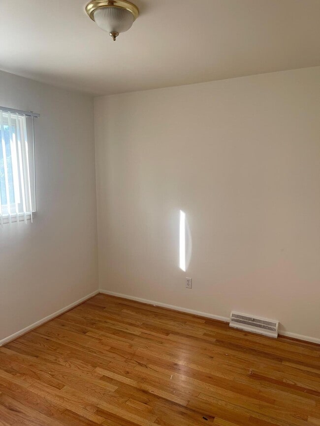 Building Photo - 4011 Harlow Ave