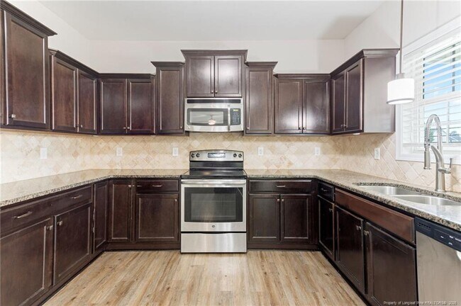 Building Photo - 573 Wedgefield Dr