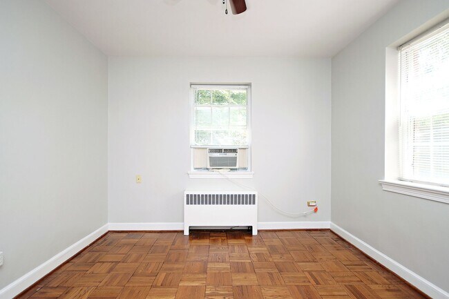 Building Photo - Student-Friendly UVA Apartment With Ting Internet Included