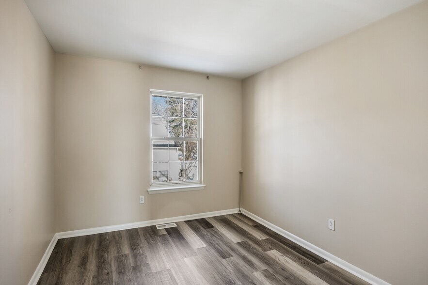 Building Photo - 49 Grant Ln