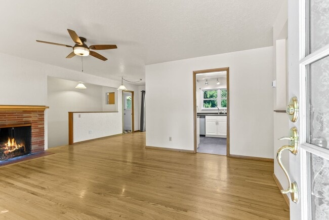 Building Photo - 9877 SE 33rd Ave