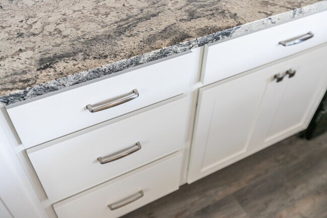 Building Photo - Adorable and Affordable Alley Load Home For Rent in Meridian!  A must see!