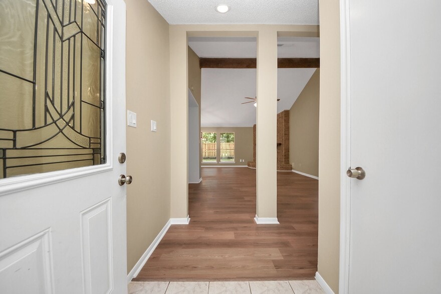 Building Photo - 15 Brentwood Oaks Ct