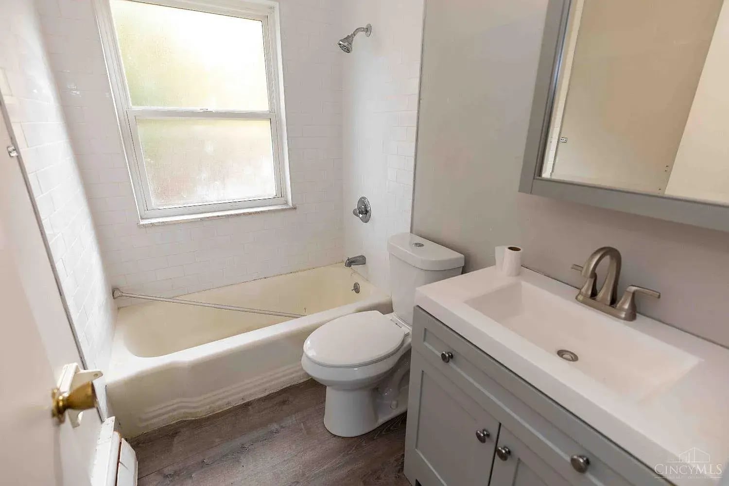 Bathroom - 3599 Schwartze Ave