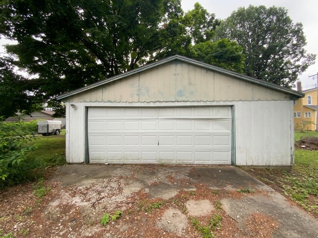 Building Photo - 1207 N Walnut St