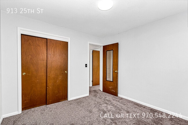 Building Photo - 913 25th St