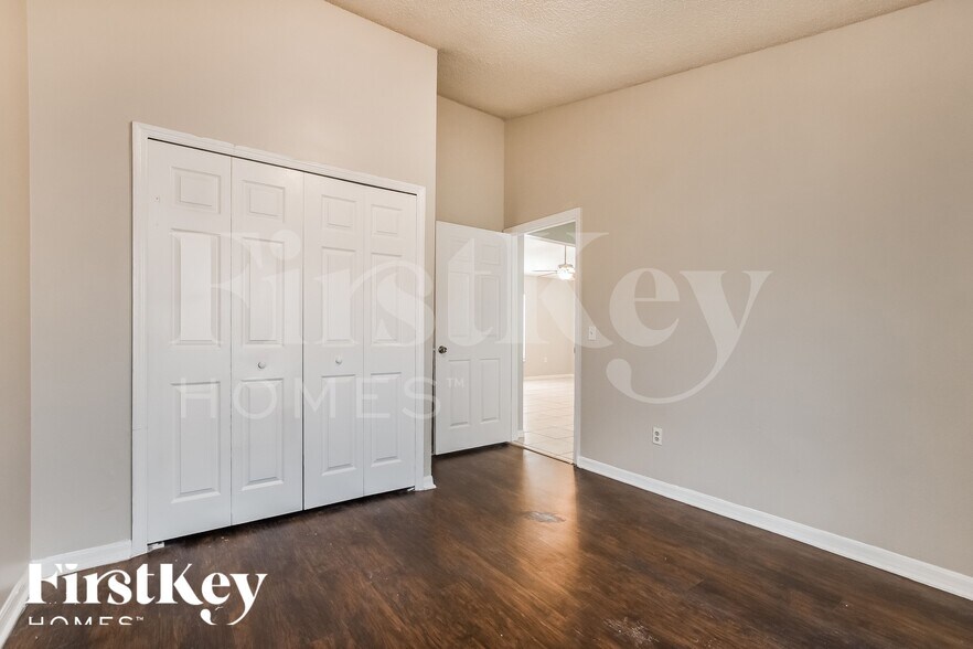 Building Photo - 7432 Little Pond Ct