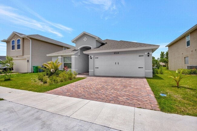 Building Photo - 9709 Starboard Dr