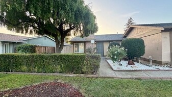 Building Photo - 3263 Lake Arrowhead Ave