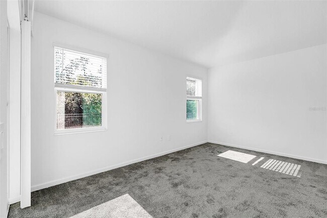 Building Photo - 6306 Lakepine St