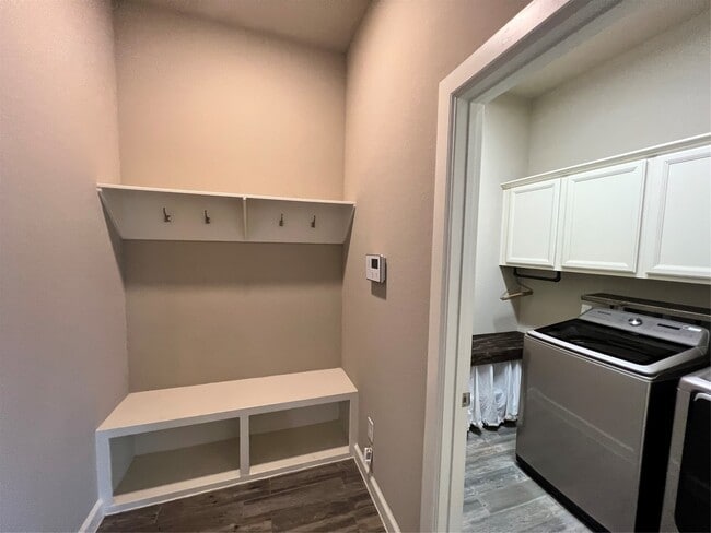 Building Photo - 3318 Suffolk Creek Ln