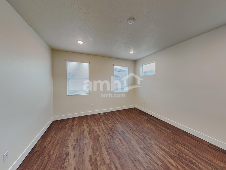 Building Photo - 3126 N Vigo Ave