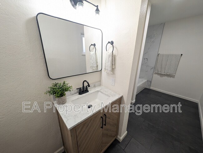 Building Photo - 1202 Truman St SE