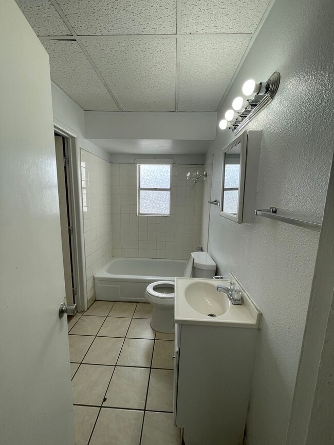 Building Photo - North Bay / central Portland area-Affordable rental-$99 move-in special
