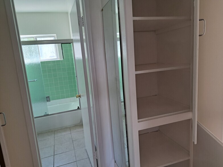 Building Photo - 630 Westbourne Dr