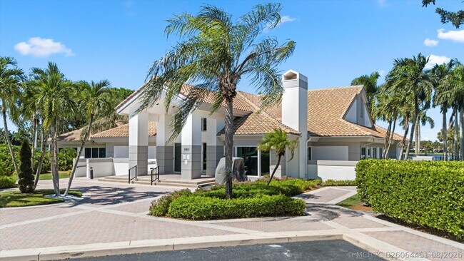 Building Photo - 10761 Pelican Dr