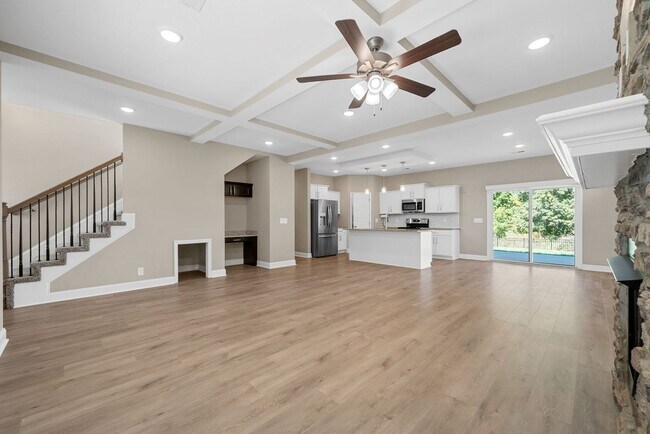 Building Photo - Luxury Meets Comfort: 5-Bed Beauty with Ch...