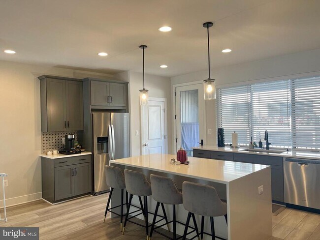 Building Photo - 23006 Sullivans Cove Sq