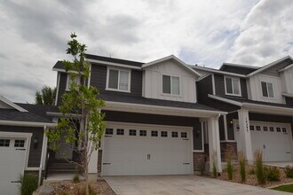 Building Photo - Beautiful 3 Bed/2.5 Bath in Draper!!!