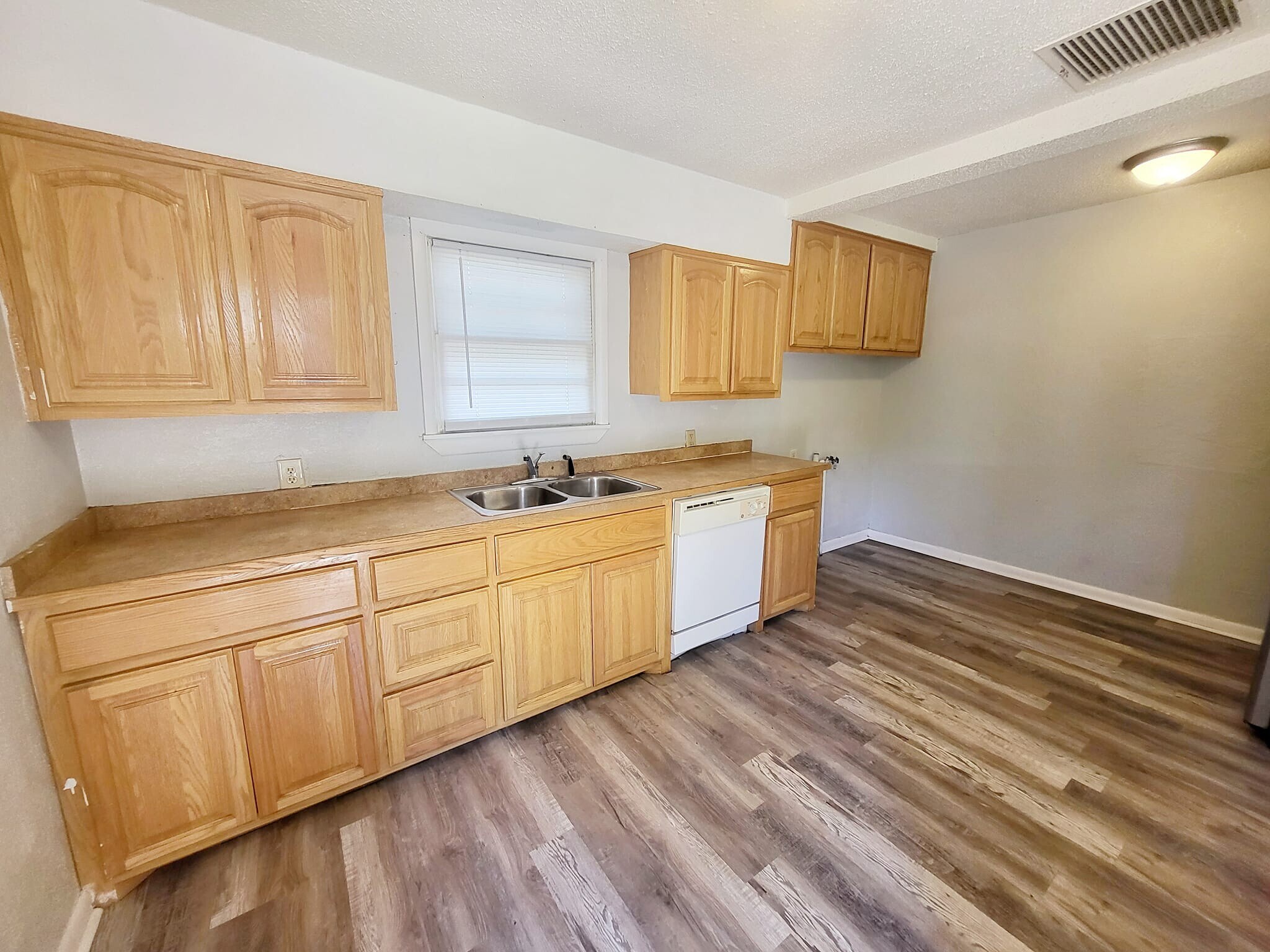 Building Photo - 3789 Sunset Ave