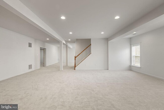 Building Photo - 7616 Great Dover St