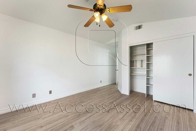 Building Photo - 3410 E Salisbury Cir