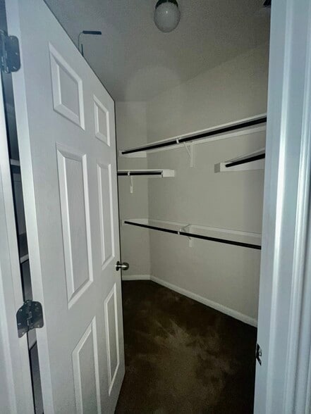 Master closet - 5424 Falling Leaf Ln
