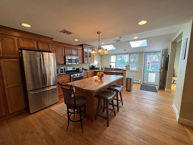 Building Photo - 37 Stoneham Dr