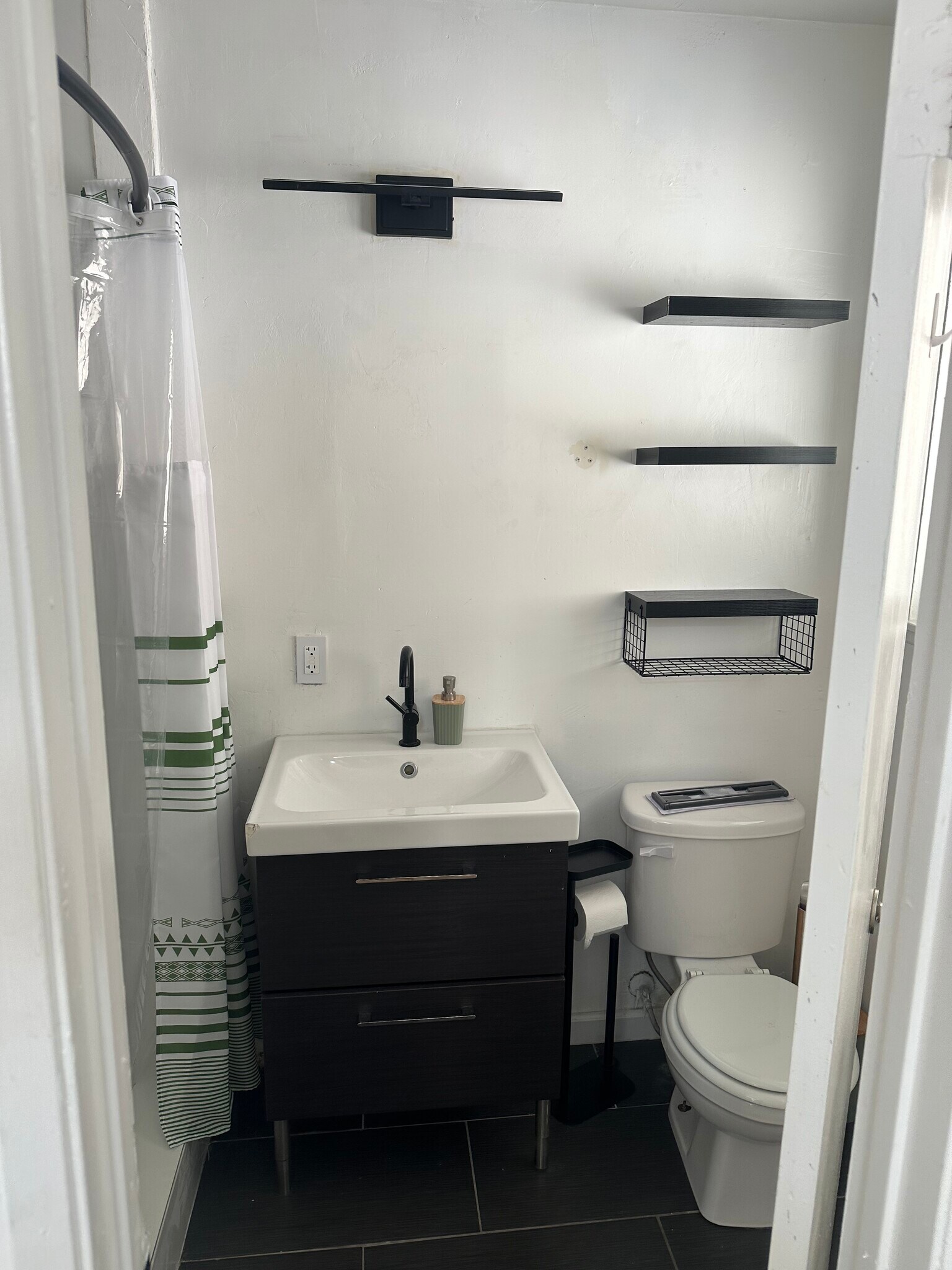 Master Bathroom - 43309 Echard Ave