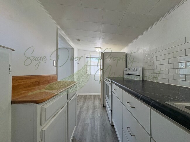 Building Photo - CHARMING STUDIO HOME!!!!