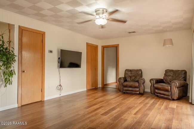 Building Photo - 118 S Demanade Blvd