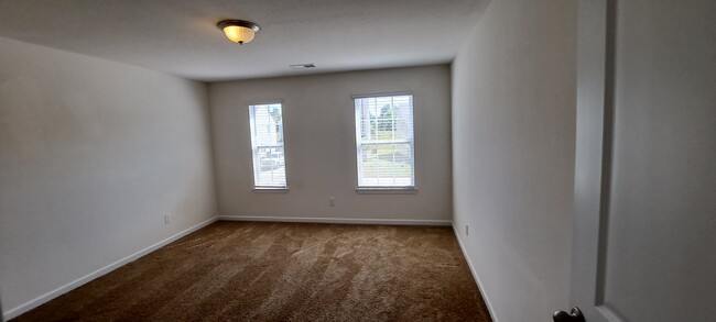 Building Photo - 1527 Sergeant Ln