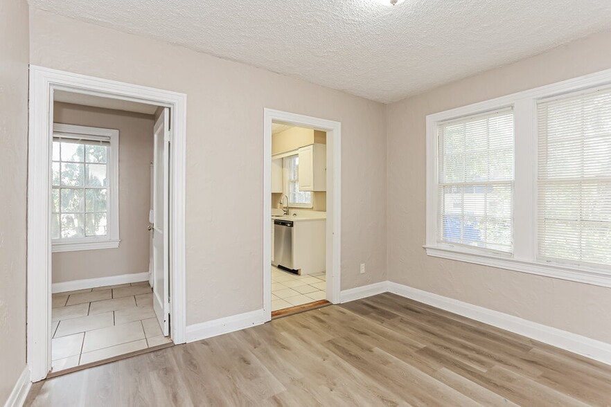 Building Photo - 6514 N Pearl St