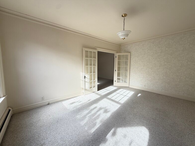 Building Photo - 1155 N Cherry St