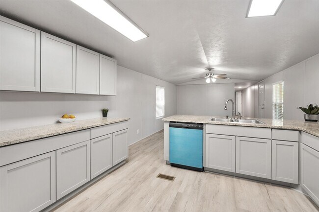 Building Photo - 361 Box Road Unit