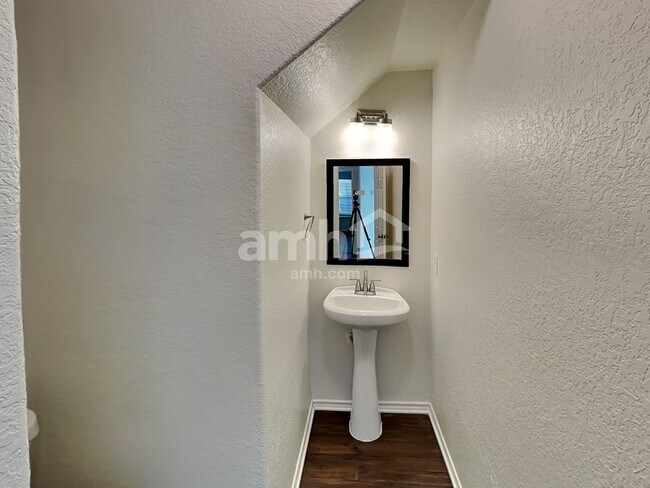 Building Photo - 412 Saddlehorn Way