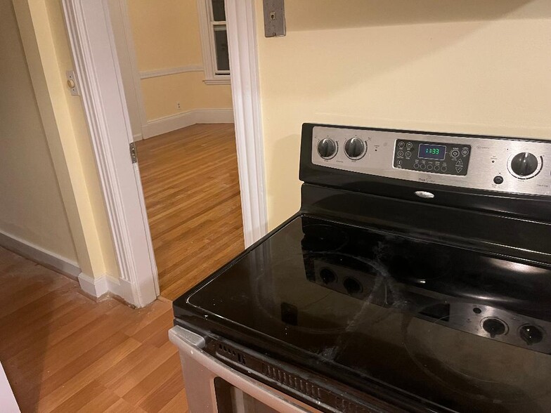 Building Photo - 391 Salem St