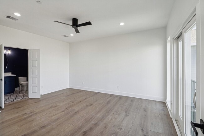Building Photo - 830 Tiki Dr