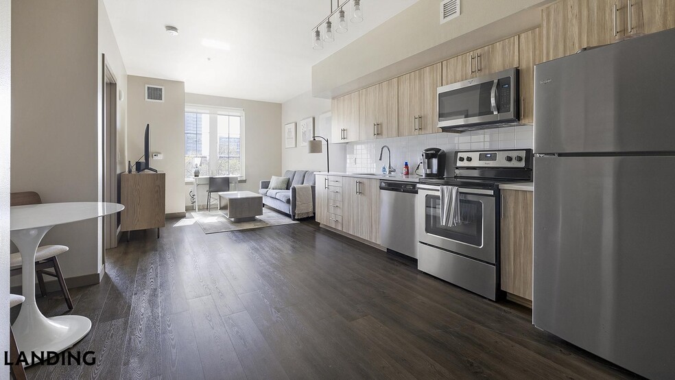 Building Photo - 1850 NW Front Ave