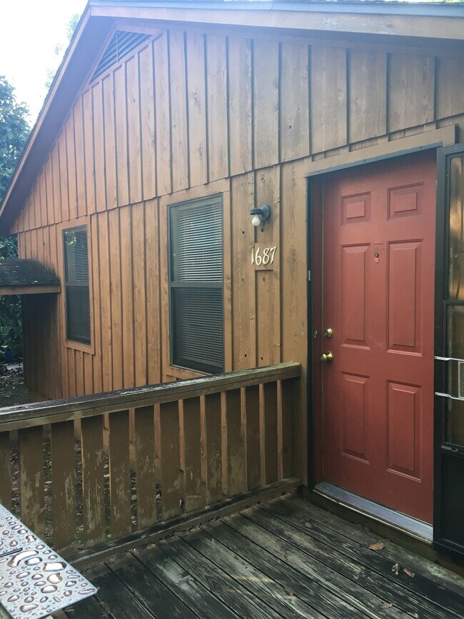 Building Photo - Cozy 2Br/1Ba House tucked away just off SW...