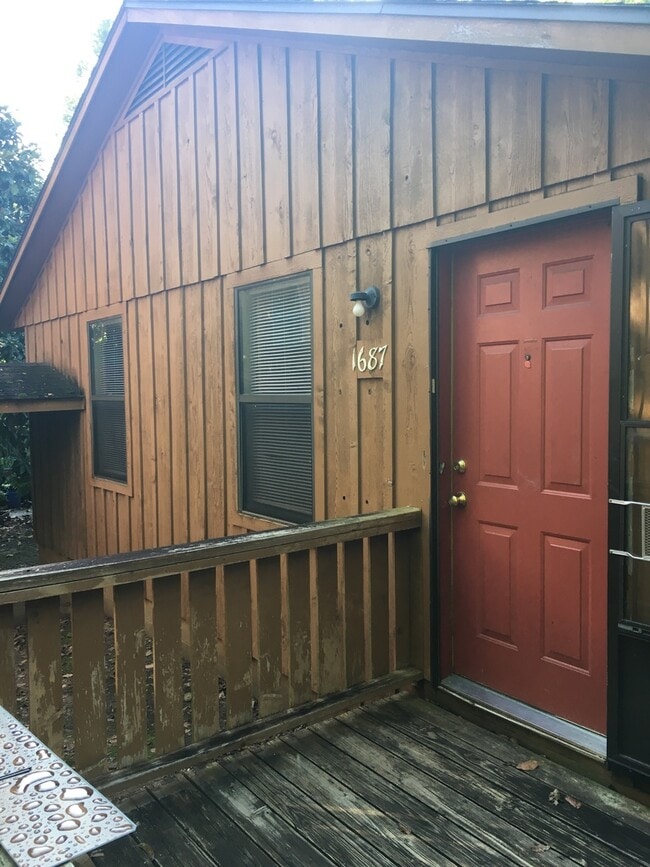 Primary Photo - Cozy 2Br/1Ba House tucked away just off SW...