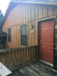 Building Photo - Cozy 2Br/1Ba House tucked away just off SW...