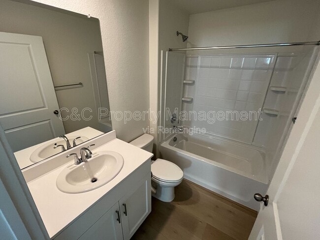 Building Photo - 383 Manhattan Dr