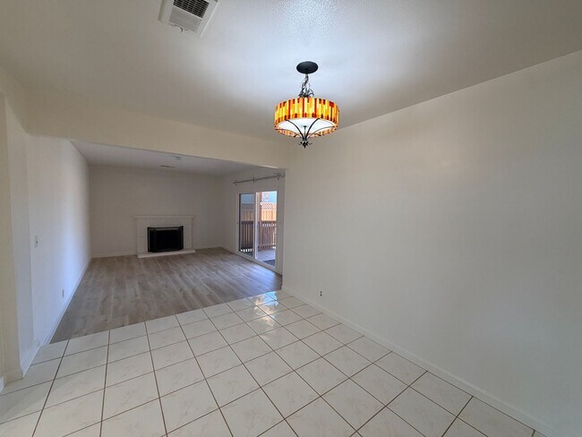 Building Photo - 1445 Sonoma Dr