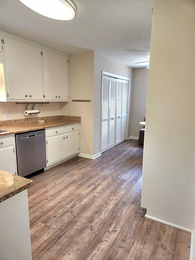 Building Photo - 1482 Wesley Dr