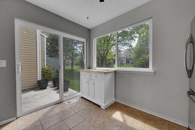 Building Photo - $2,800 - 3 Bed,  2.5 Bath Townhome in Arva...